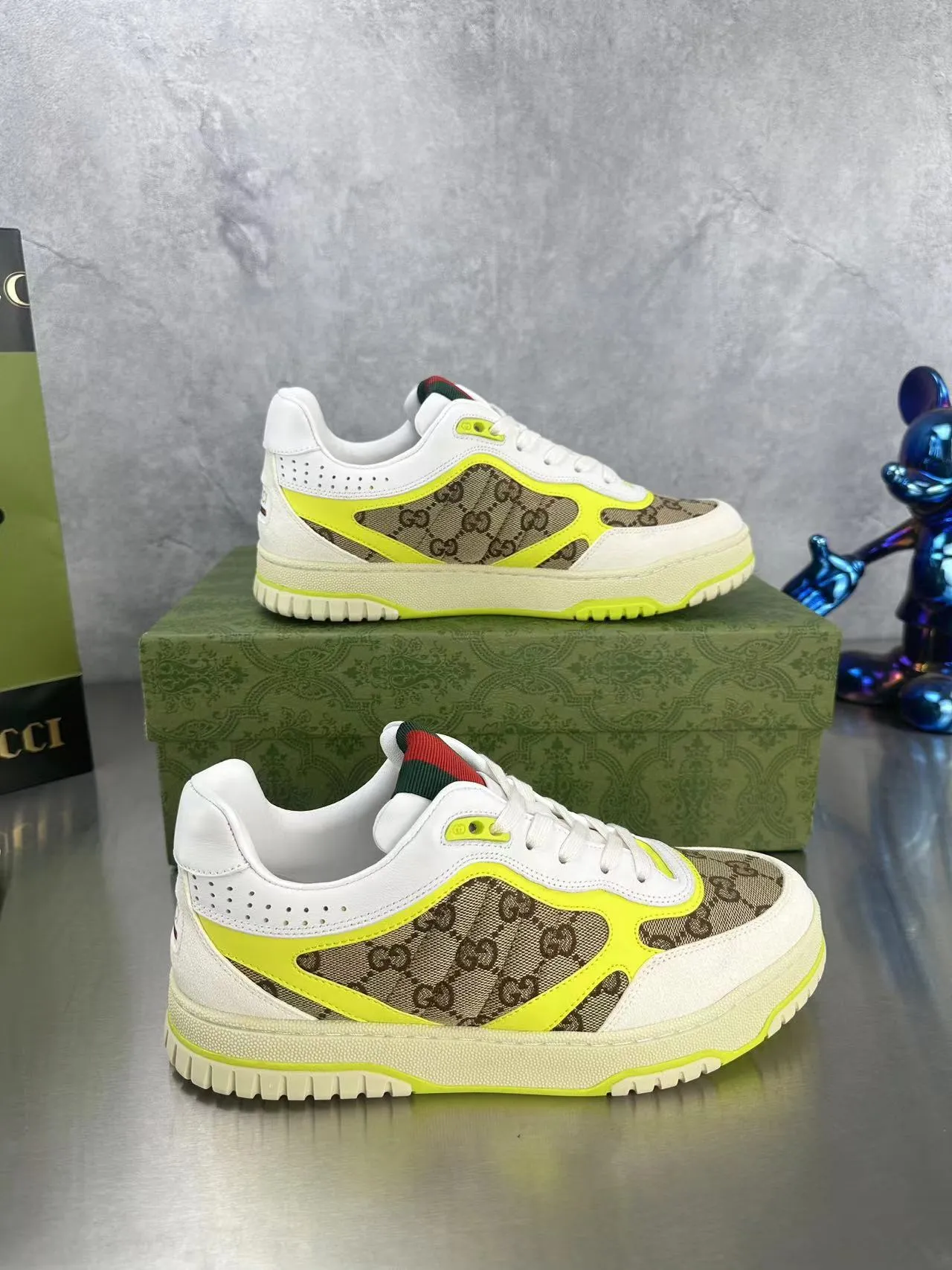 👟👟Ex-factory price 600👟👟 Gucci's latest hot-selling series of high and low-cut distressed couple's sneakers are shipped. The original version is purchased, developed and manufactured. This high-low top sneaker adopts a basketball-style silhouette design, cleverly integrated with hollow panels and distressed effects, showing its unique ingenuity. The ingenuity incorporates brand logo details such as interlocking Double G styling accessories and Gucci lettering, a low-key tribute to the brand's design heritage. Exquisite packaging at the delivery counter 🛍📦 ▪️ Fabric: Original customized imported first-layer cowhide ▪️ Inner lining: Imported first-layer cowhide ▪️ Sole: Original molded TPU sole ▪️ Sole thickness: 3cm ▪️ Size: 35-46 (Male 38 46 customized)